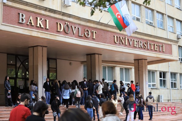 Tələbələr 1 il 6 aydan sonra universitetdə - FOTOLAR